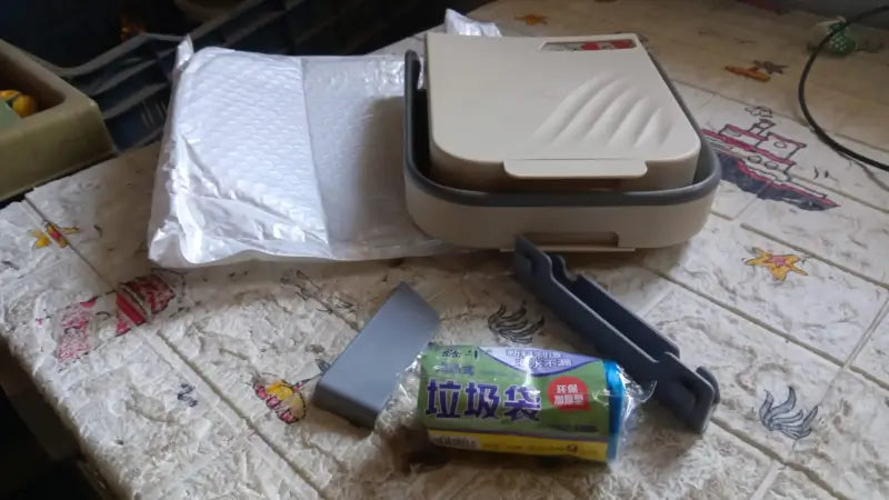 Hanging Trash Can for Kitchen Cabinet Door, Small Collapsible Foldable Waste Bins, Hanging Trash Holder for Bathroom Bedroom Office Car, Portable ( default, SMALL ).